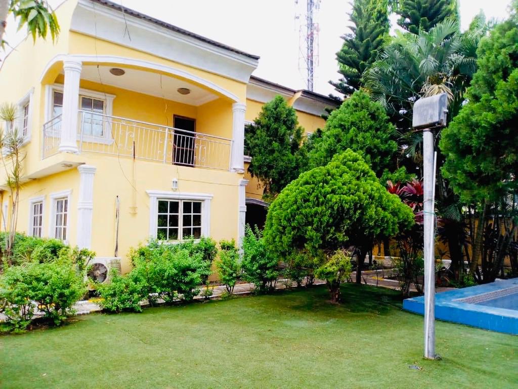 emptycribs's tweet photo. It’s timeless luxury in Lekki. This magnificent 5 bedroom artistic masterpiece can be yours at the best bargain price
Click for more: https://t.co/hergtK6N2G
#Swimming #LuxuryHomes #TGIF #Lagos #Lekki #RealEstate #EmptyCribs #GiveAway https://t.co/E80QgGML2y