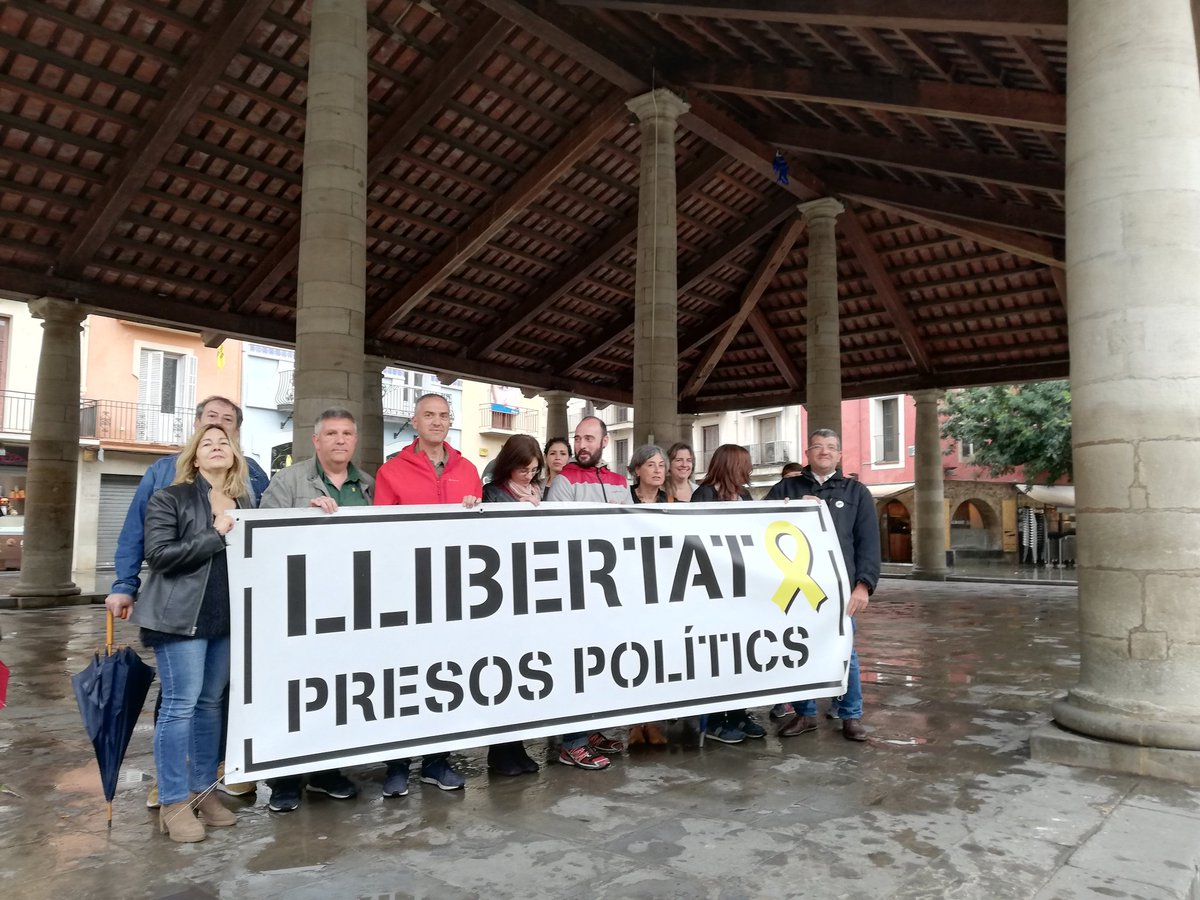 DeLectiu's tweet photo. Doncs SÍ, ho hem tornat a fer. Ni la pluja no ens atura a #Granollers
#LlibertatPresosPoliticsiExiliats #LlibertatPresesPolítiques #judiciFarsa #judici1O https://t.co/T6ISJKgVSZ