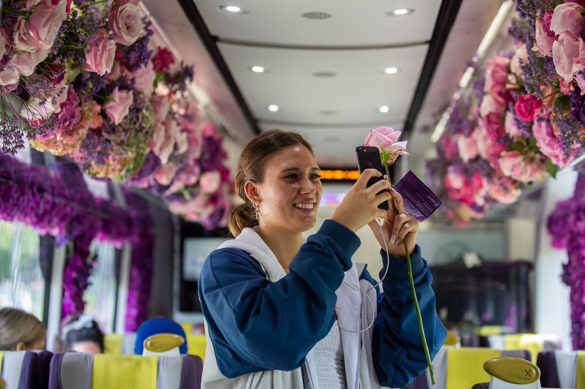 HeathrowExpress's tweet photo. Did you catch the #FlowerExpress this week? No matter what your plans are this bank holiday weekend we hope you have a blooming great one! 🌸🌺💐 #rhschelsea #flowers #floral https://t.co/bYO0CKOSNu