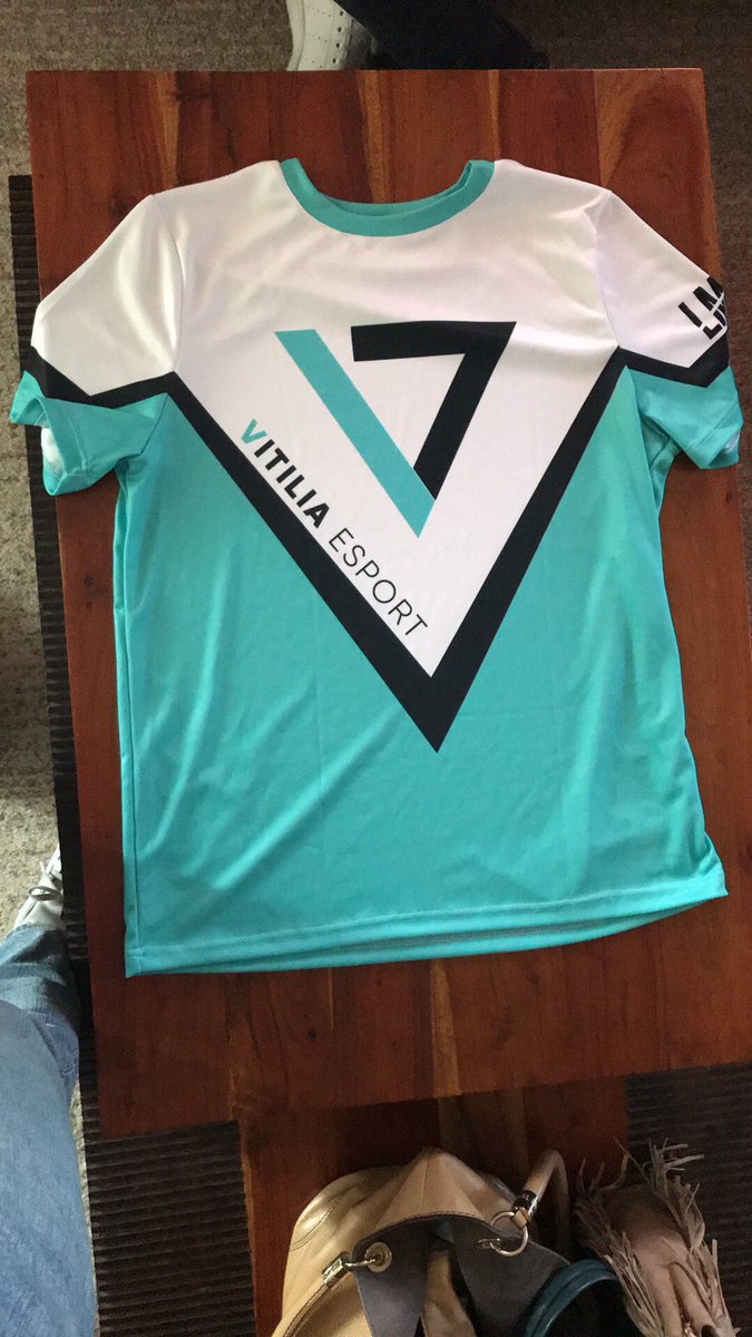 SkyzeexD's tweet photo. Encore merci à @eliminate_fr pour ce superbe maillot ! https://t.co/CGRKWODdc8