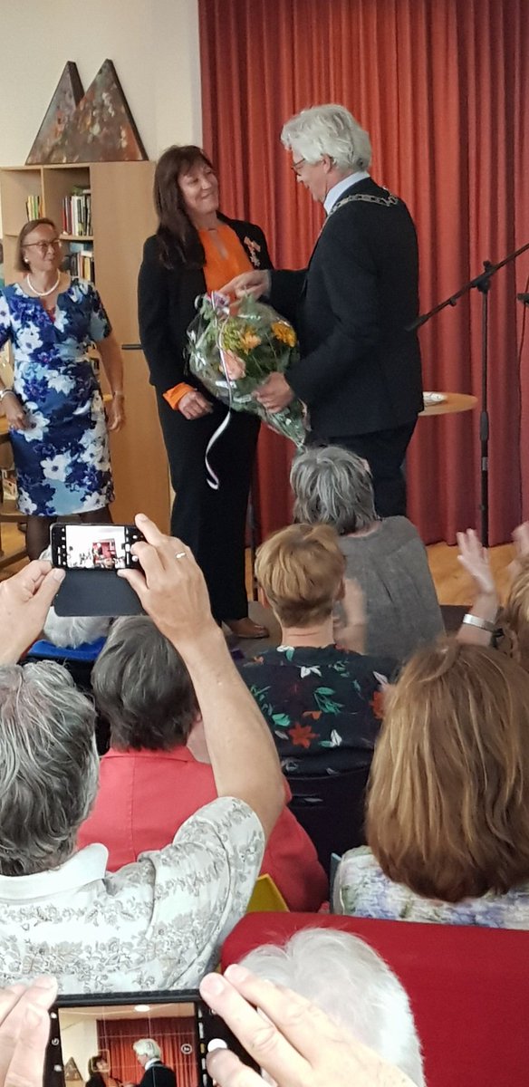 Linda Terpstra vanaf vandaag Officier in de Orde van Oranje-Nassau!