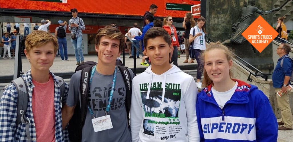 ikigaieducation's tweet photo. Nos jeunes du #SportsEtudesAcademy, Émile, Benjamin et Maëlys étaient heureux de retrouver #GeoffreyBlancaneaux au #RolandGarros hier ! 😀

Ne manquez pas le #DernierTour des qualifications de @Geof888 en 2ème rotation ce matin, à partir de 10h sur le #Court14! 🤩🎾 https://t.co/eLsAW6QszN