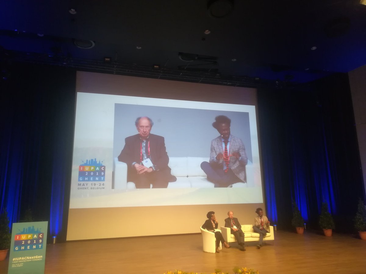 AgroFlanders's tweet photo. Don't ask children: what did you learn today? But ask them: what questions did you ask today? #MarcVanMontagu #iupacNextGen @VIB_IPBO https://t.co/CBlPHgF5vc