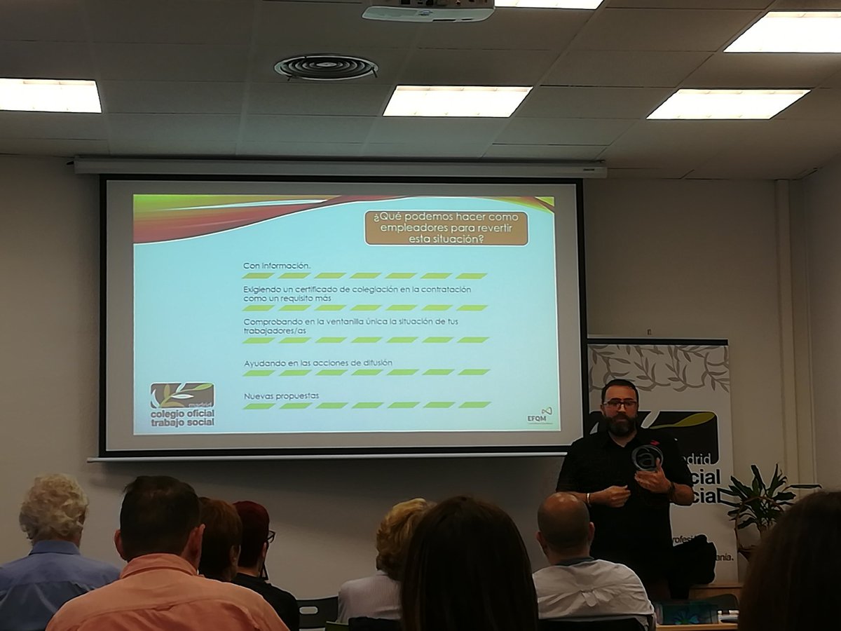 Gegallp's tweet photo. En la Asamblea de @EAPNMadrid el @ColegioTSMadrid informa sobre la obligación del profesional de Trabajo Social de estar colegiado para ejercer https://t.co/prrHyUZ1U6