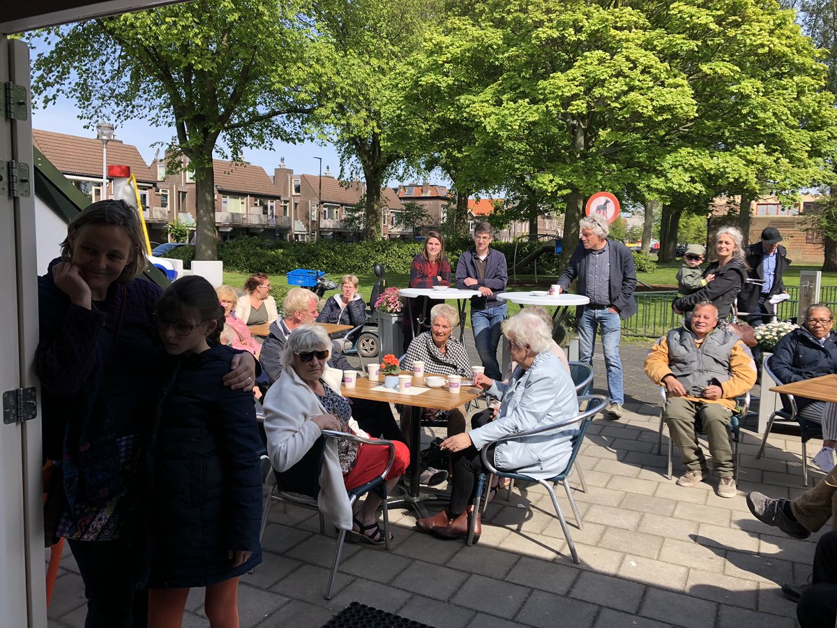 Burenhulp023's tweet photo. 70 bloemetjes voor bewoners rondom @defjord met @Tandemzorg @HaarlemEffect @Burenhulp023 @sociaalwijkteam haarlem noordzuid, @zorgbalans #buurbloemetje https://t.co/Hhhw1ykZUb