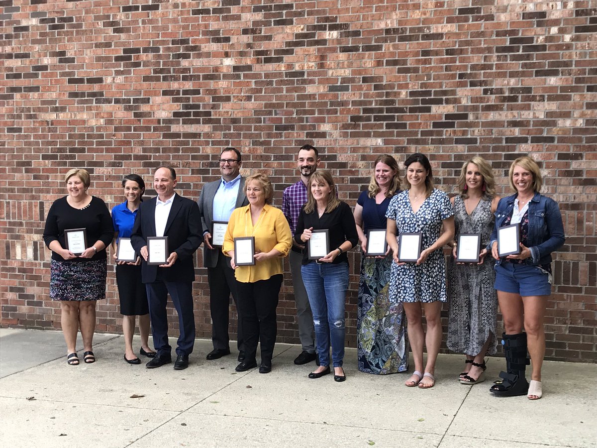 SMSwiz's tweet photo. #i3STEM students love their monthly #AbbottLab. Much thanks to Kristen Manivilovski, our #1 Abbott engineer, who makes it all happen ❤️ #CommunityServiceAwards #STEM @ShanahanMS @OlentangySD @AbbottNews https://t.co/RWYO0rwbGP