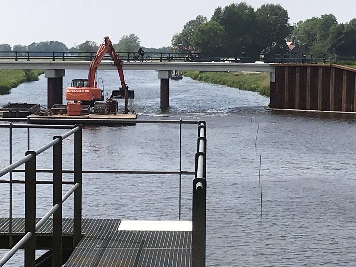 RH_Scholten's tweet photo. Afvoer kanaal #gemaal #Stroink @WDODelta , het ettenlandskanaal, wordt op de juiste diepte gebracht.
#peilbeheer #watersysteem @waterschappen @Steenwijkerland @eFeRAeNeS https://t.co/JiXfteHtNl
