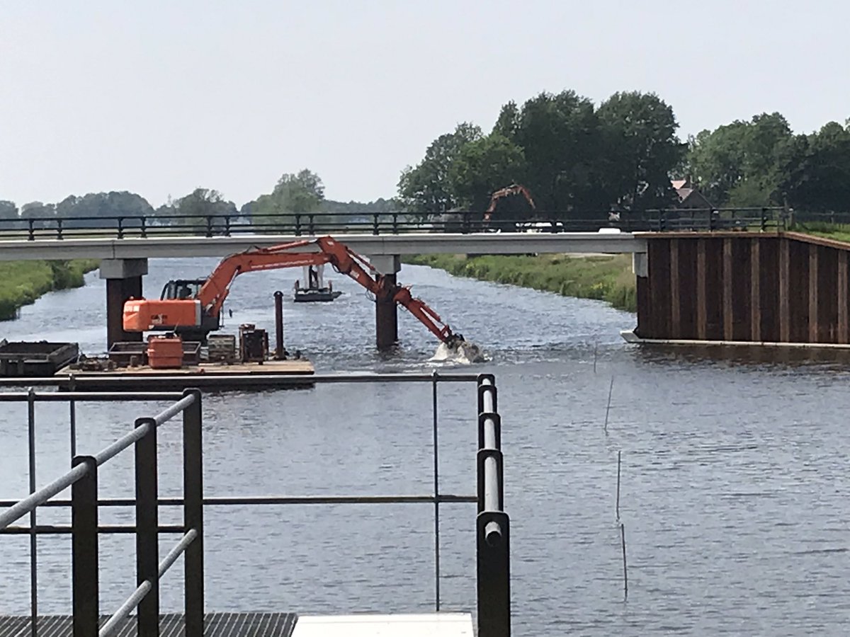 RH_Scholten's tweet photo. Afvoer kanaal #gemaal #Stroink @WDODelta , het ettenlandskanaal, wordt op de juiste diepte gebracht.
#peilbeheer #watersysteem @waterschappen @Steenwijkerland @eFeRAeNeS https://t.co/JiXfteHtNl