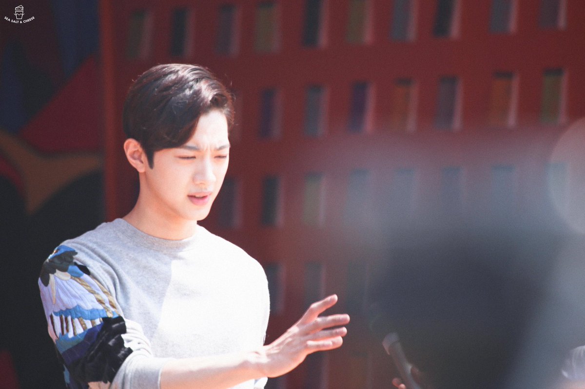 SeaSaltCheese's tweet photo. 190524 ChangSha

💚💚💚💚💚

 #라이관린 https://t.co/iY5WumkWZR
