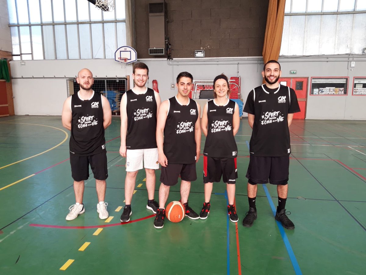 ca_centrest's tweet photo. Quand nos collaborateurs rencontrent les 3e du collège Gabriel Rosset - Lyon 7e autour du basket, les échanges affluent et la vision de l'entreprise évolue. Merci à l'association Action Basket Citoyen 🏀 pour l'organisation. #sportecoledevie https://t.co/ly2Clcck9u