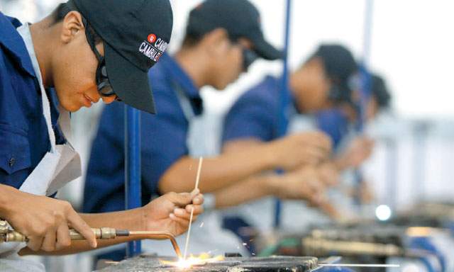 Antes de decidir tu voto, presta atención a los contenidos que ofrece el programa del #PP 🇪🇸 y en cómo se ajustan a tus necesidades ⏩ bit.ly/2UwW1uY 
✅ Bajada de #impuestos
✅ Reducción de la cuota de #autónomos
✅ Bajada del precio de la energía
✅ Hipoteca jóven