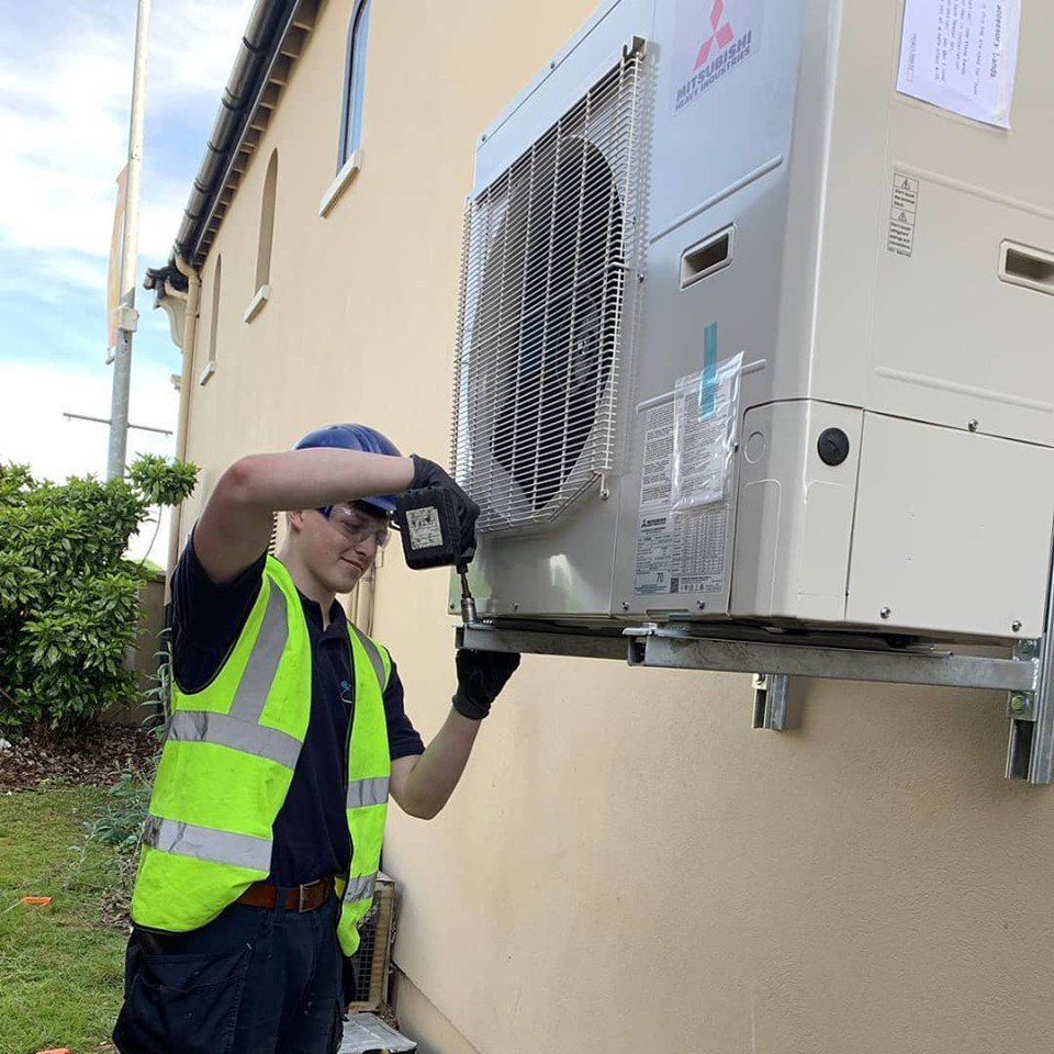 Enviro_FWA's tweet image. The Air-con team are out installing a new condensing unit while modelling our new PPE gear! 😜
A man who can multitask, get in contact 02890767883
#airextraction #airconditioning #condensingunit #healthandsafety #ppegear #facilityservices #facilitymaintenance #maintenanceservice