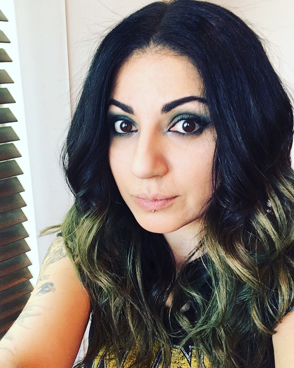TheGothHippy's tweet photo. Festival ready! Let’s go! #breakingbandsfest #drunkinafield #festivallife https://t.co/iAvIID2dNu