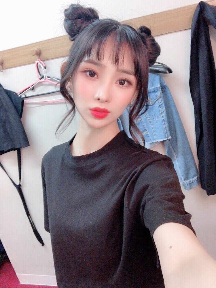SIS_JPofficial's tweet photo. #ジヘ
アンニョンMILYの皆さん、皆さんお元気ですか?韓国は季節が暑くなりましたが日本はどうでしょうか?皆さん体に気をつけてくださいね..😭☀️
#SIS #エスアイエス #MILY #kpop #アイドル https://t.co/Q016Kl8Jew