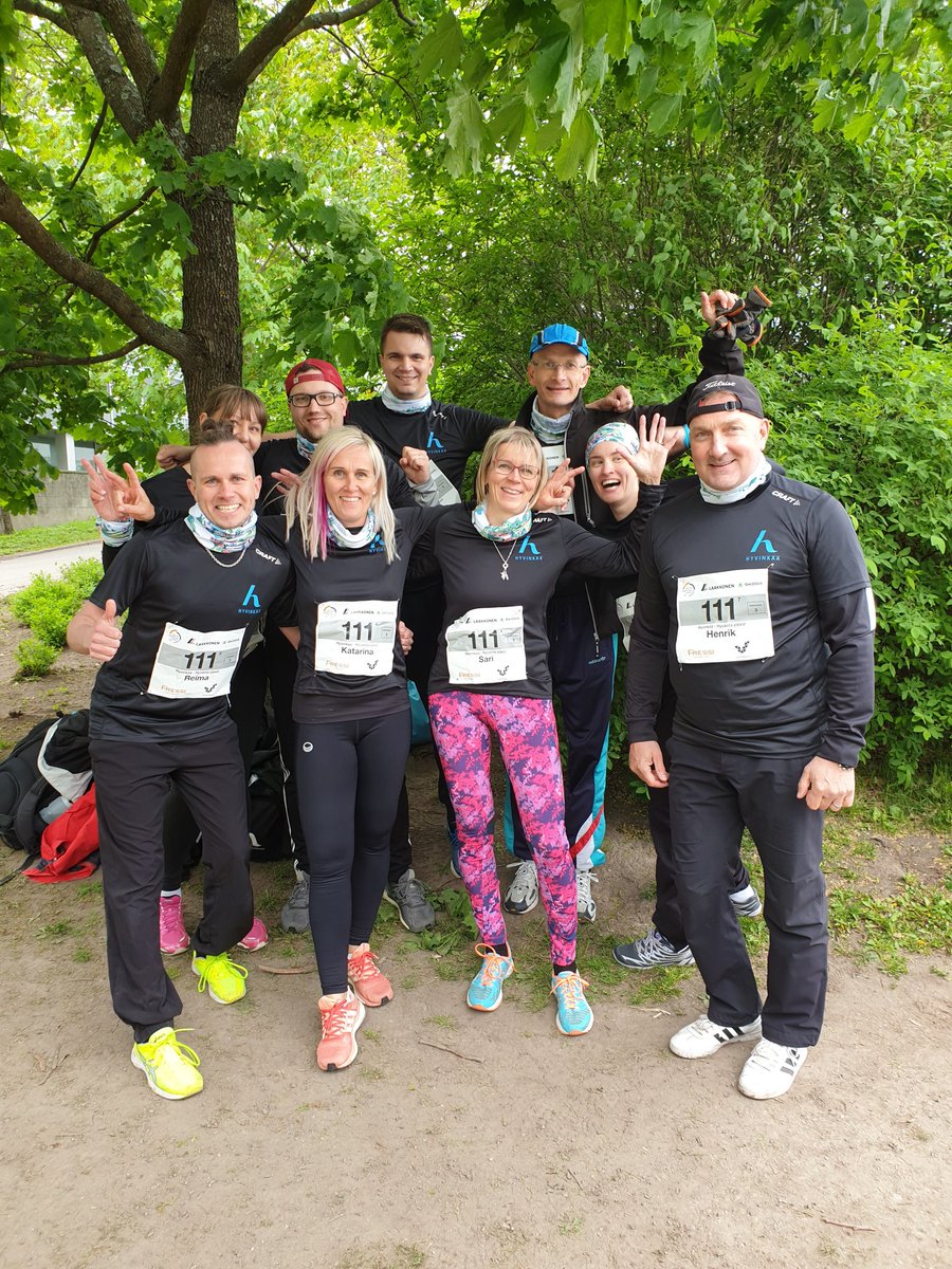 Team Hyvinkään matkassa yritysmaratonilla Helsingissä. Juoksemme lasten liikunnan puolesta 400 muun teamin kanssa. Mukava työpäivä menossa. #lastenliikunta #yritysmaraton #hyvinvointi #nuoret #ehkäisevätyö #liikunkoska #kki