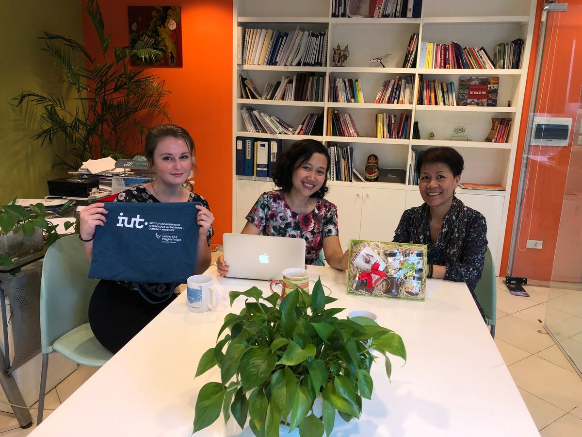 IUTValenciennes's tweet photo. Pendant trois mois, 21 étudiants en 2ème année de DUT (GEA, GEII, GMP, INFO) et en licence professionnelle (LP CAI, LP Design du digital) sont au Vietnam pour faire leur stage dans des entreprises de Hanoi et Hô-Chi-Minh-Ville. 😀🇻🇳 https://t.co/wonwin6RnP