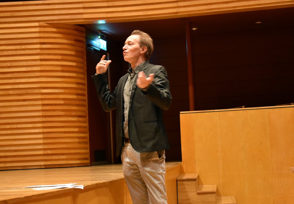 After a fantastic concert in The Menuhin Hall with Aleksandar Madžar last night, we're thrilled to welcome @antmarwood back to teach our pupils today. What a treat before a well-deserved break for half term!