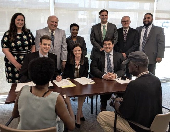 If you value donating your time to clients in need through Volunteer Lawyers Birmingham, summer is a great time to share that experience with your summer clerks. 

 conta.cc/2Et3wOy

#volunteer #law #opportunitiesforclerks #VLB #justice #advocaia