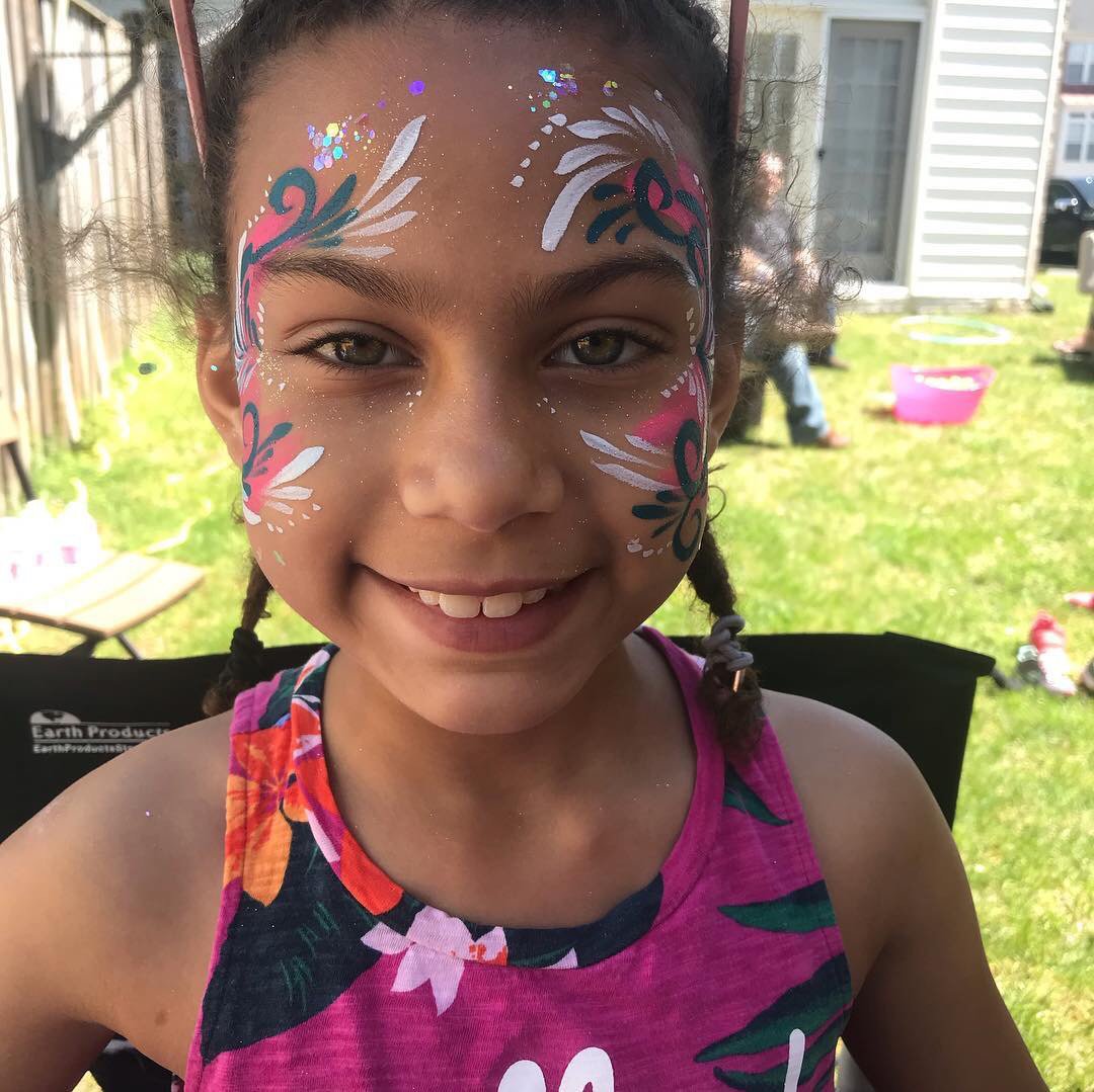 FacingAngels's tweet image. Simple &amp;amp; so sweet! This quick design with some added glitter was just what she wanted. 🌌

#faceart #facepainter #iloveglitter