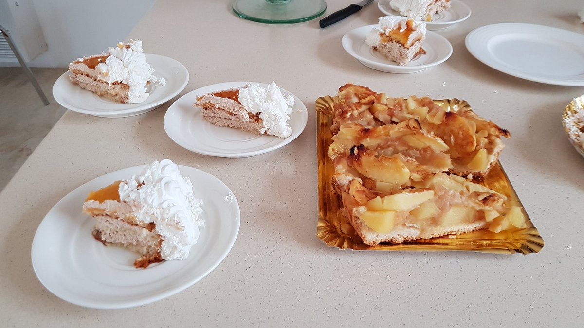 fincalabs's tweet photo. Das letzte Modul des #dic19 und damit das Digital Innovation Camp 2019 schließen wir mit etwas Wehmut, vielen Erkenntnissen und etwas Kuchen ab. https://t.co/hkBtPmmmMN
