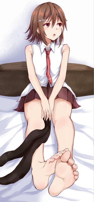 暑いので(足元が)涼しそうな絵を描いた 