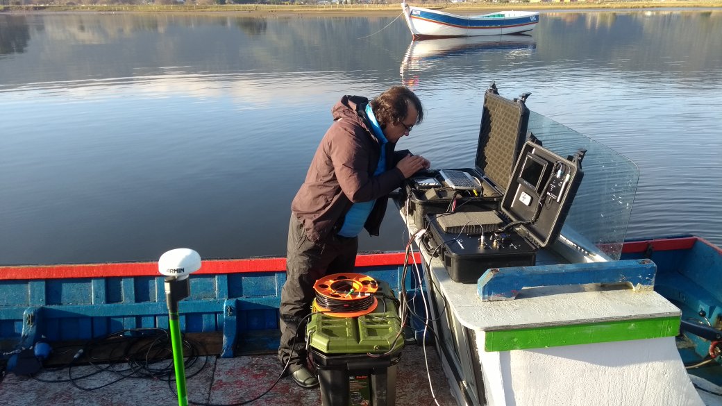 BITECMA's tweet photo. Batimetría y filmación submarina para determinar los tipos de sustratos de fondo del #AreaDeManejo "Los Pinos" #Queule #RegionDeLaAraucania.
Proyecto FAP @SubpescaCL
#BITECMA: Hugo y @cesarpedrini
.
#AreasdeManejo #pescaartesanal #Investigacion #conservacion https://t.co/pebMvrgPUl