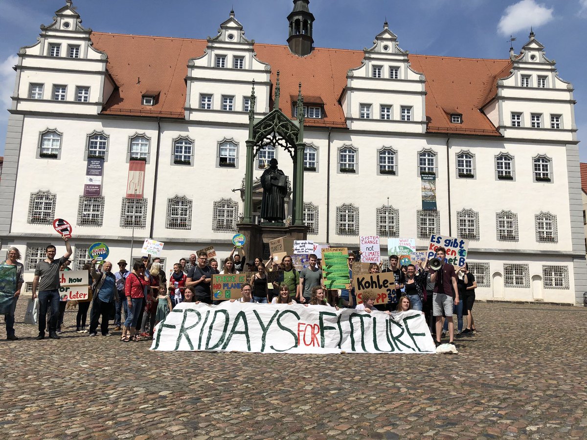 #FridayForFuture in #Wittenberg ist fertig. Bei bestem Wettee und einem super motivierten Publikum, haben wir demonstriert.
Danke an alle die da waren, insbesondere unsere Gastredner <a href="/ArneLietz/">Arne Lietz</a> und @MepMCramer! 
<a href="/FridayForFuture/">Fridays for Future Germany</a>