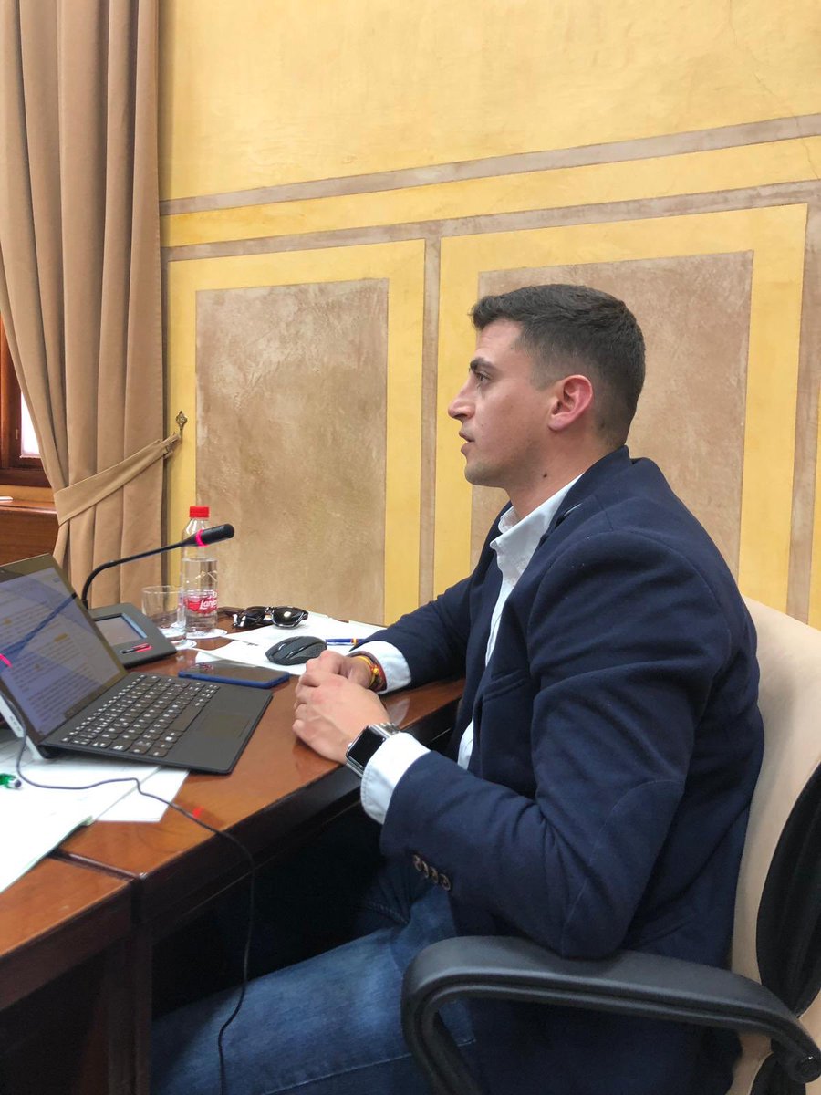 rafacaracuel's tweet photo. .@ppandaluz conseguimos que se aprobara por unanimidad una PNL para conciliar la vida académica con la deportiva, proponiendo la colaboración permanente de las universidades junto con una oferta de becas igualada para todos los deportistas

https://t.co/UntT1Zy1NX

@ParlamentoAnd https://t.co/atcX7nDHnX
