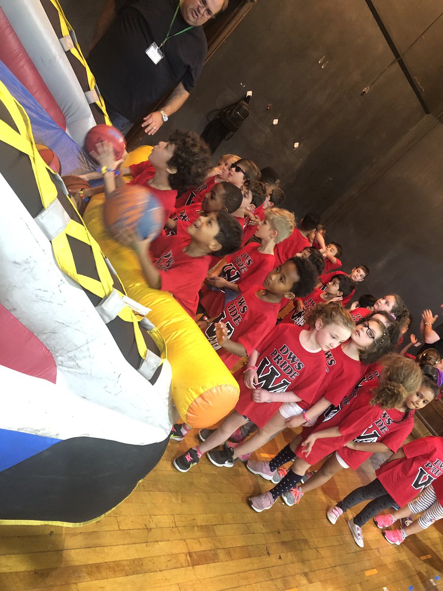MsKallertEDU's tweet photo. More DWS Pride Day Fun! #DWSPrideDay #weehavefun @DWS_PTA @WeehawkenTSD @AnnaRudowsky https://t.co/4Ev1eYt3C9