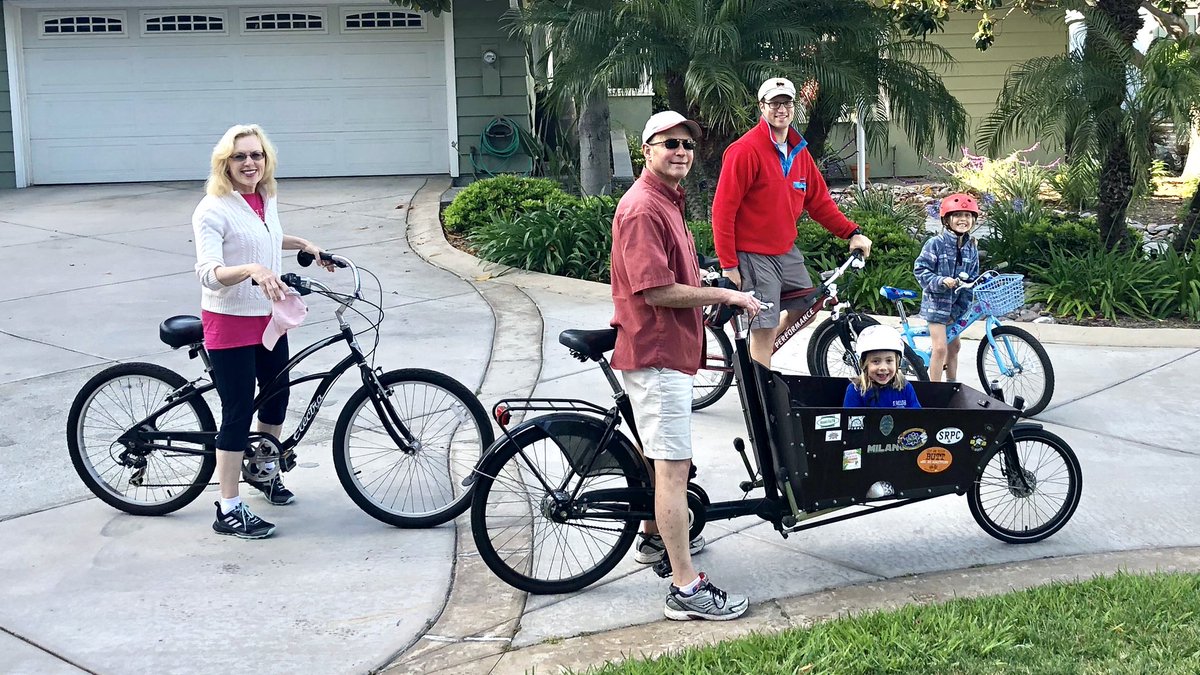 SidewalkStarts's tweet photo. Three generations heading out to do their bit to normalize #EverydayCycling. 

#MobilityWithKids https://t.co/jYRx2DekUw