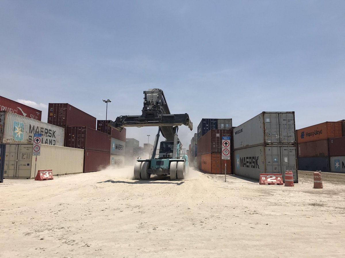 saintloyal's tweet photo. Desde que llegué a México 🇲🇽 hace año y medio, me he especializado en el diseño y patología de pavimentos de adoquines para altas demandas de carga, como en este puerto seco de APM Terminals en Cuautitlán Izcalli, estado de México. Un estupendo desafío. https://t.co/OFEi1CQdCp