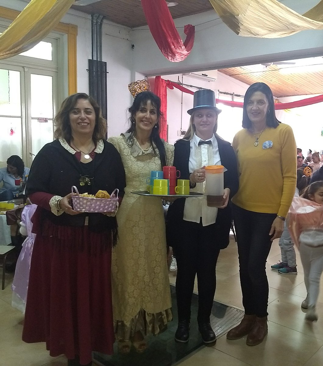 eligiuliani_'s tweet photo. Jardín 901 de Alberti y un escenario lúdico para compartir con la Comunidad Educativa y socializar saberes.@MarielVechiarto @susanacrespi1 https://t.co/hwHi1QNlSm