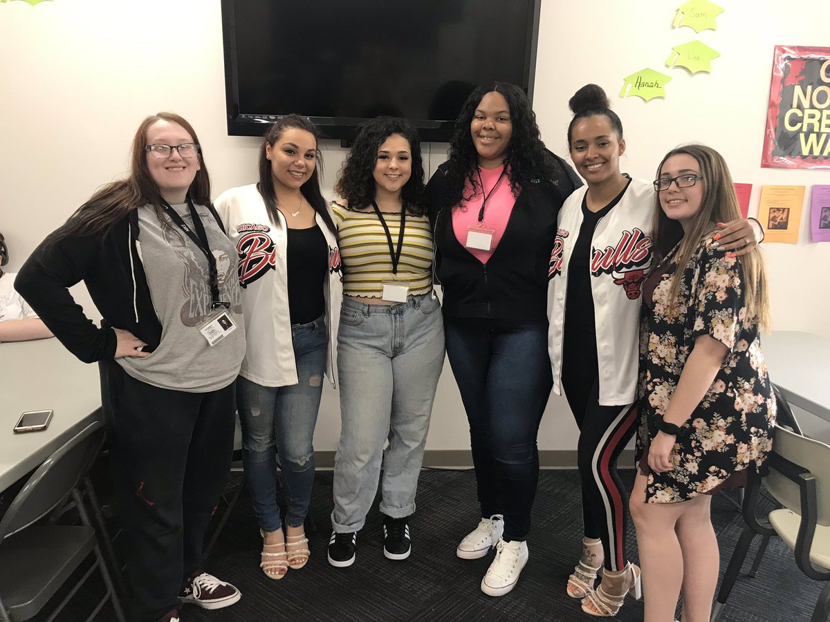 GHS_North's tweet photo. North Family posing for a few last photos before summer break! We are a family❤️@GHS_North Loving these smiles!!! https://t.co/T1LEulpbKs