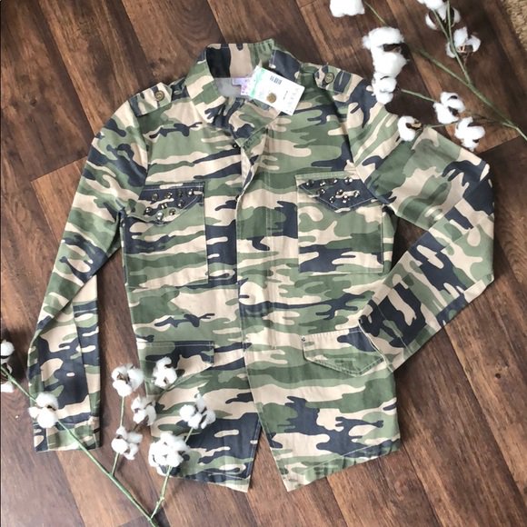 tiff_k_c's tweet photo. So good I had to share! Check out all the items I'm loving on @Poshmarkapp #poshmark #fashion #style #shopmycloset #bongo #universalthread: https://t.co/j7vvWgzeZ0 https://t.co/K2m8OXg17T