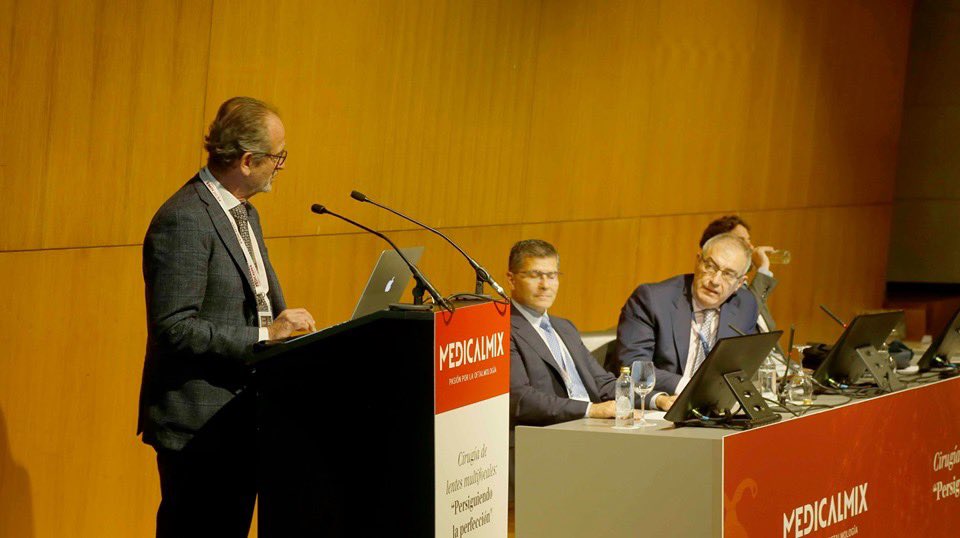medicalmix's tweet photo. Galería de imágenes 📸 - Sala Obradoiro SECOIR Santiago 2019, simposio: Cirugía de Lentes Multifocales “Persiguiendo la perfección".
▫️Coordinado por: Dr. José F. Alfonso y Dr. Francisco Poyales
#MedicalMix #Secoir #Santiago #Simposio #Trifocal #Multifocal #Triumf #FineVision https://t.co/W8e7YFMeHJ