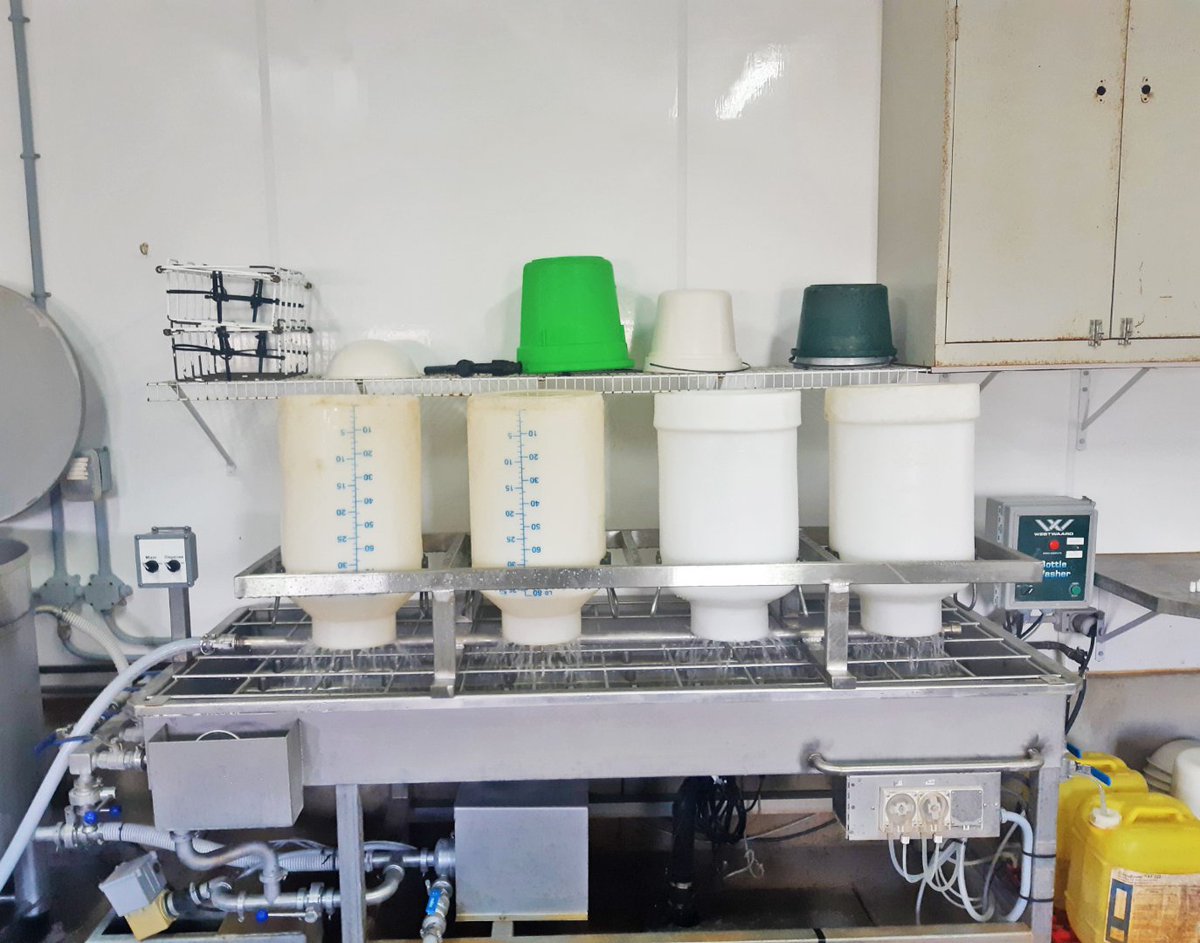 dairylanesystem's tweet photo. Tweet 2/2 - A Westwaard integrated milk replacer mixer with both nipple and bottle washer installed in this recent calf barn with Jourdain stabling! This bottle washer has a nice custom add-on to wash the milk separation buckets as well. #DLSdairy #DLSJourdain #farm365 https://t.co/80GlQWocsa