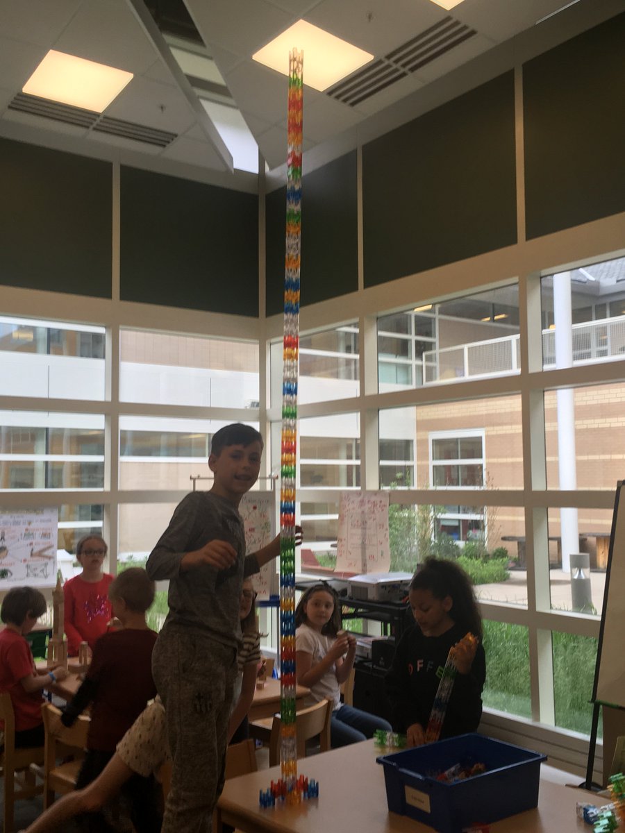 LBESlibrary's tweet image. Tallest tower!  #lb65 #makerspacehappiness @MsEder3rdGrade