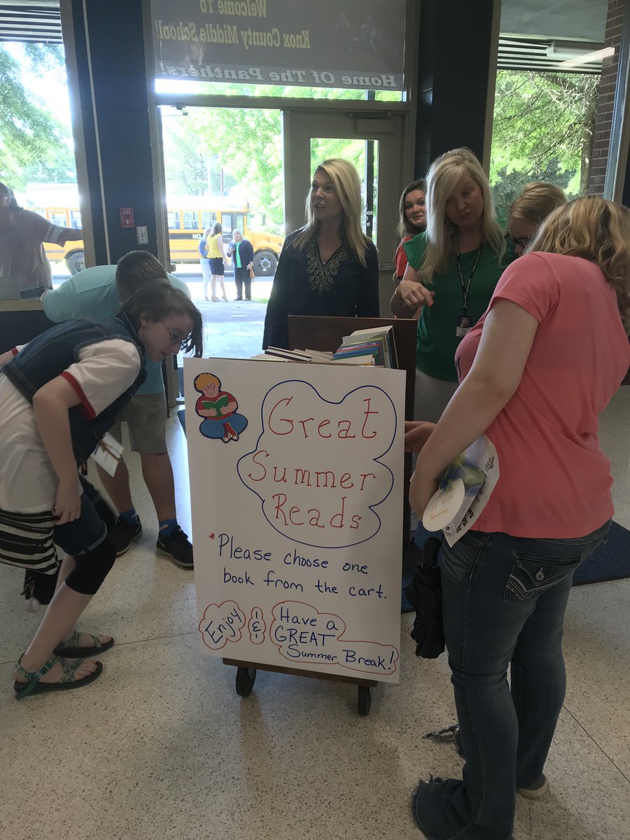kcmspanthers1's tweet photo. KCMS Honor’s Day Book Give-Away. It’s always fun to send our students away with a great summer read! #readky https://t.co/YQqEbU3MfO