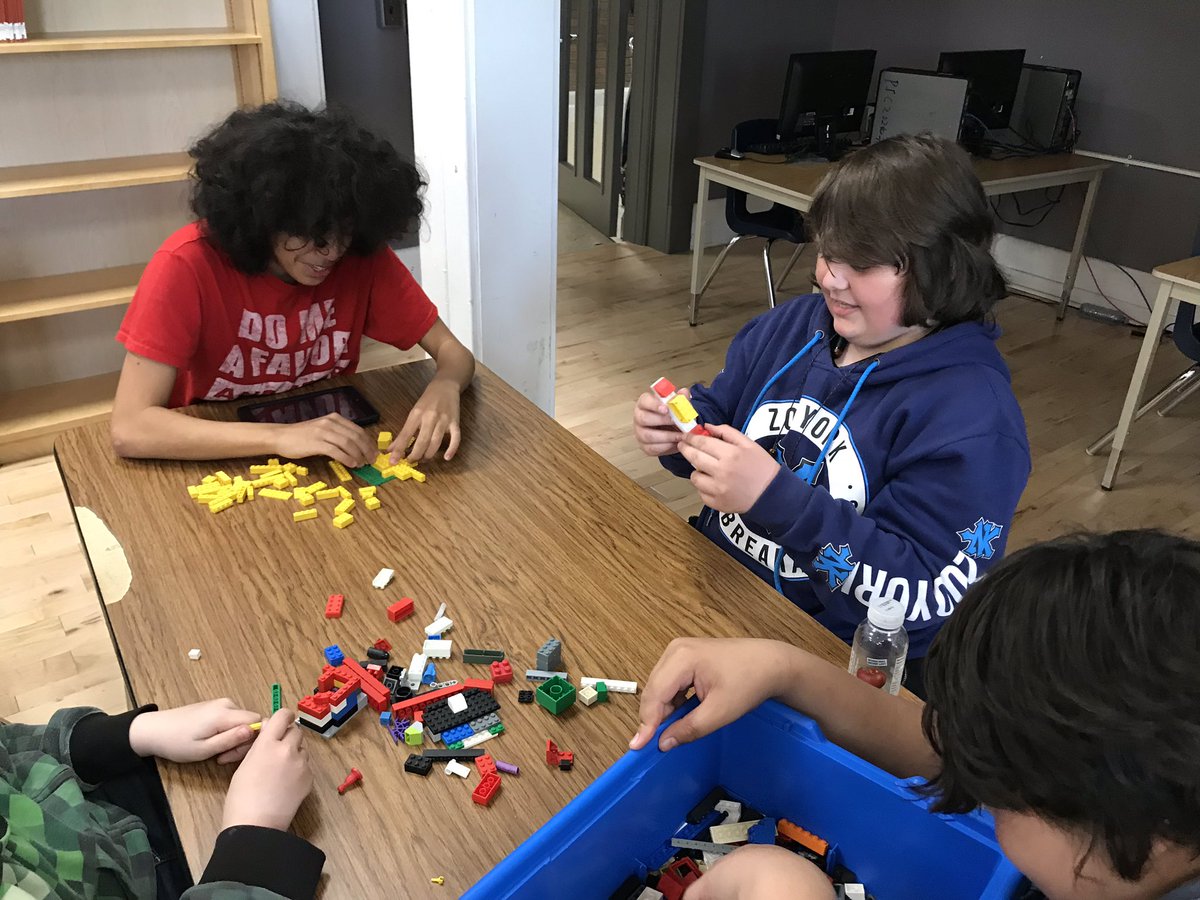 BallacheyLC's tweet photo. It’s a grade 8/Life Skills collaboration today @BallacheyLC making stop motion videos @MajorBallachey @GEDSB #animation #creativekids #noprepnoproblem🙄 https://t.co/KYMySS9EjT