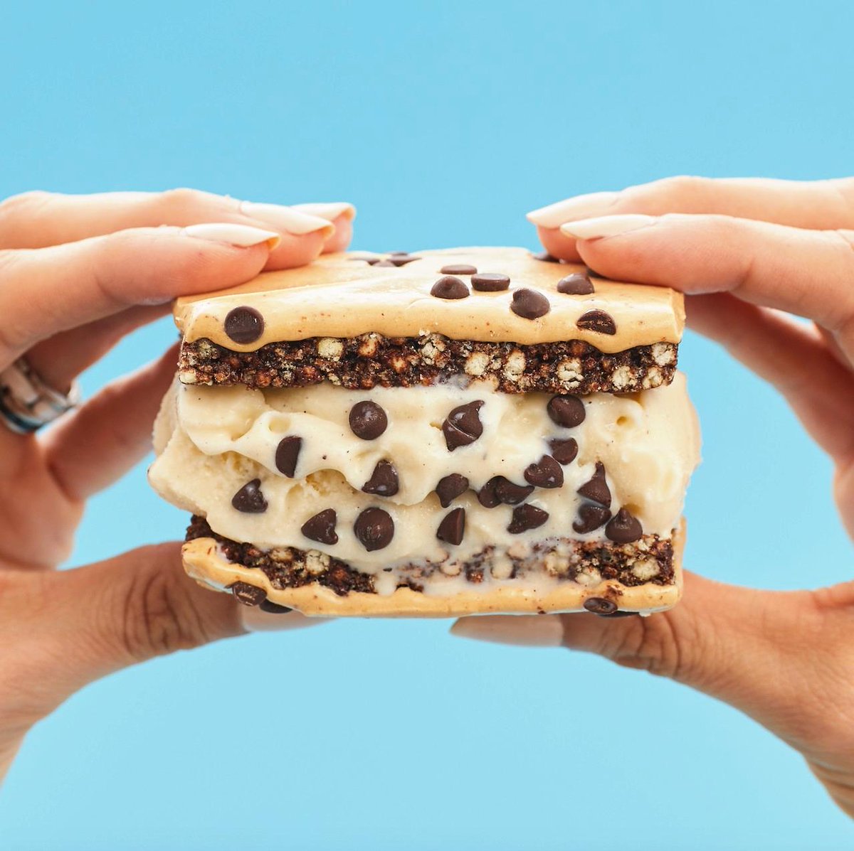 wolosnacks's tweet photo. Summer is coming and we've got just the treat 😛 WOLO x Halo Top ice cream sandwich for the ultimate high protein, low sugar snack or dessert! 🌟👏#WOLO #WOLOSnacks #WOLOWanderer #wanderbar #travel #travelgram #igtravel #proteinbar #glutenfree #proteinsnack #halotop https://t.co/F28BHVzSaP