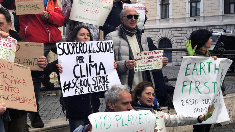 GrSociale's tweet photo. #Clima oggi mobilitazione #FridaysForFuture| Luci e ombre su decreto inclusione scolastica @fishonlus|Allarme @fedcons per situazione mezzi di soccorso| Economia circolare con progetto #Recooper|Trasparenza (Im)possibile per contrasto mafie e corruzione: ebook di @avvisopubblico https://t.co/nyiAxlXKUD