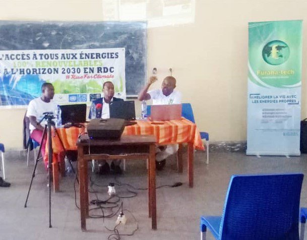 JupiterMagEcolo's tweet photo. Mr Florent, responsable de Furaha Tech propose des solutions telles que la sensibilisation et la formation de la population sur l'utilisation des énergies renouvelables ;  et mise en place des projets sur une bonne gestion des énergies renouvelables en RDC. #matineedereflexion https://t.co/WPGLuaW5Iw
