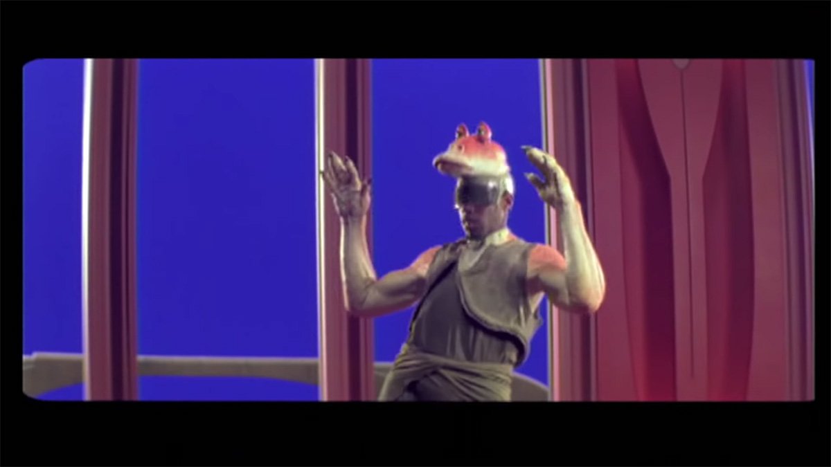 beforesmag's tweet photo. 'Some poor soul had to matchmove the real footage of Ahmed moving around in 3D space' - all about the Jar Jar Binks test done for 'The Phantom Menace'
https://t.co/NJwpdLBSSD #phantommenaceweek https://t.co/5MxXCzRzK0