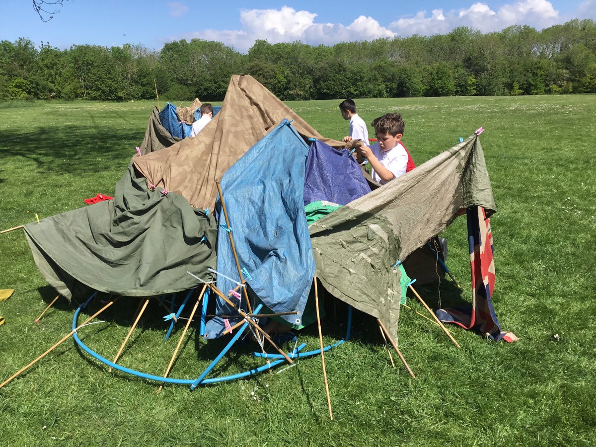 KPSyear4's tweet photo. Not sure we had many dry @KPSyear3 or @KPSyear4 this morning. Great team work and a huge amount of fun! Thank you @DenBuilding ! @KinetonPrimary #emptyclassroomday https://t.co/JolSuvf7wR