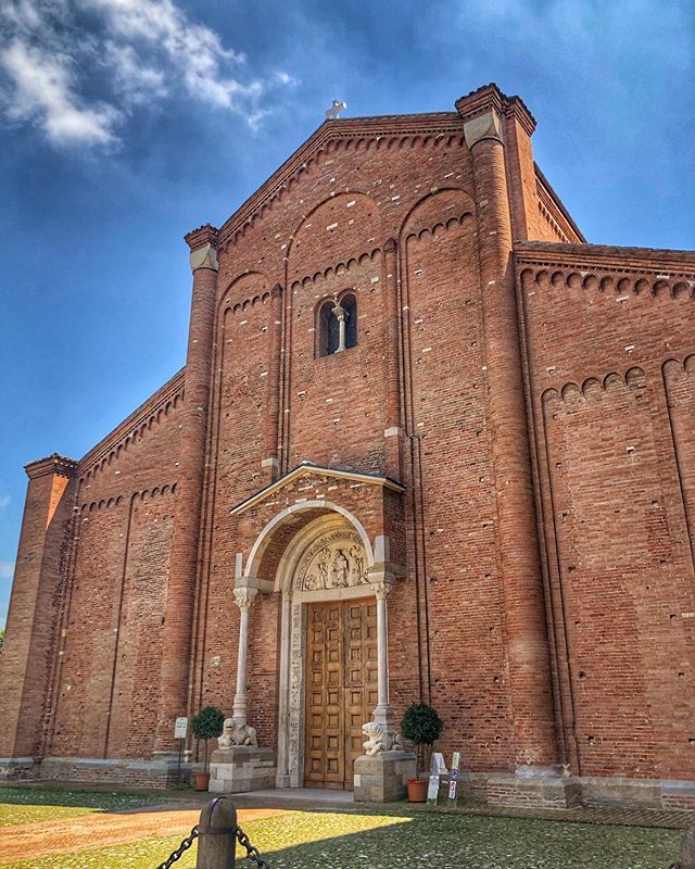 arcibaldo360's tweet photo. #globeshotz #abbazia #nonantola #likeforlikes #likeforfollow #like4likes #abbey #abbaziadinonantola #modenaedintorni #gazzettamodena #modena_dintorni #howiquickshot #visit_modena #GrandTourEB19 https://t.co/KOIdLJS8AJ https://t.co/IyUfmZ8Lbu