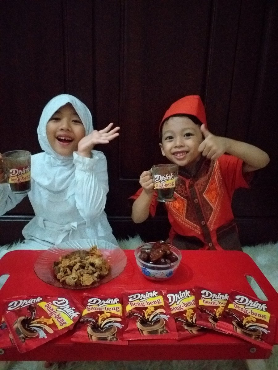 manda_atila's tweet photo. @Pesbukers_antv1 @ANTVOfficial_ Dear @Pesbukers_antv1 
@antvofficial_
Selamat berbuka puasa, buka puasa dengan yang manis2 semanis segelas @drinkbengbeng_id yang bikin #hepihepilanjut #drinkbengbeng #pesbukersRamadhanDrinkBengBeng https://t.co/wCqKQEEr7H
