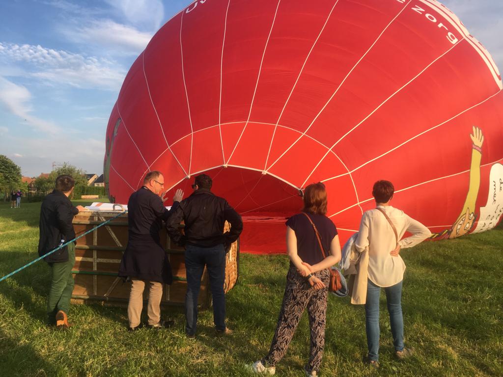 Voka_MeKe's tweet photo. En of hij is gespot: de luchtballon van @CallantVerzeker en @Voka_MeKe. Gisteren vloog hij boven de regio #Mechelen en #Kempen en is hij meerdere keren gezien > #vokaboven. We maken binnenkort de winnaar bekend. Die krijgt een #ballonvaart voor 2 personen. https://t.co/VDEalZlRhZ