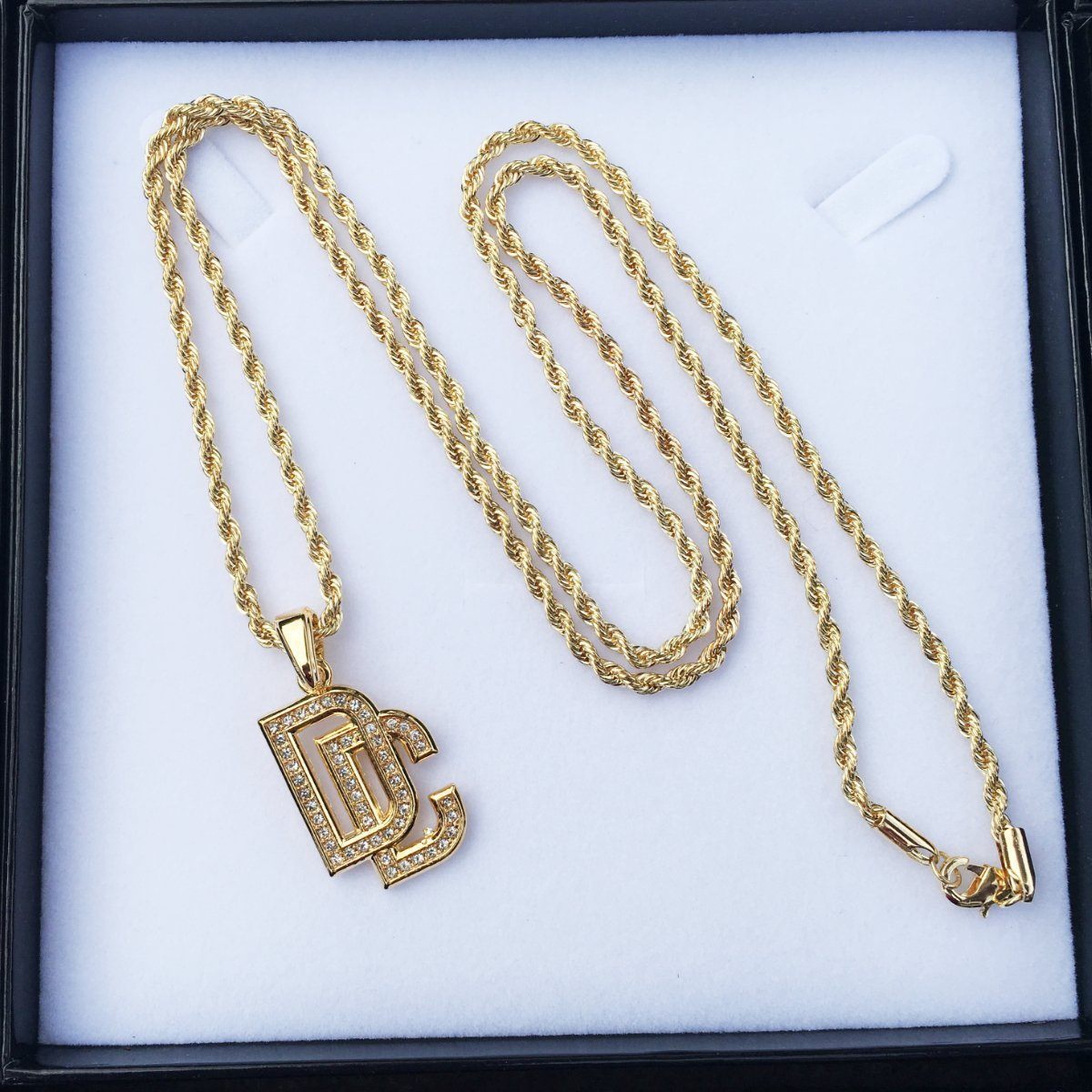 Sell4Profit's tweet photo. PVD Gold Iced Out Bling Diamond Studded DC Letter Micro Pendant Necklace 30 inches Rope Chain included #jewellery #costumejewelry
£4.25
➤ https://t.co/hyMdsYb60E https://t.co/KigOvnjhcX