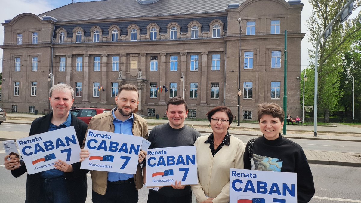 renatacaban's tweet photo. Czas na mieszkańców #Zabrze . Tu również #WielkiWybór jest ważny dla dalszego rozwoju #Ślask a. Fundusze #Euro są najważniejszym motorem rozwoju naszego regionu. #PrzyszłośćPolski #KoalicjaEuropejska #WyboryPE @nowoczesna @KObywatelskaPON @moanrosa #EuropeanElections2019 https://t.co/eIq7SlG2mM