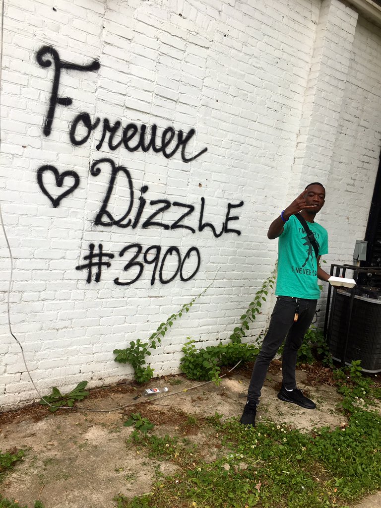 WestSide__Lo's tweet photo. Iโll spray the whole city if I have to โจ #DizzleWorld ๐ #DizzleTheDon ๐คด๐พ This shit 4Ever ๐๐ฏ๐คโจ https://t.co/F15fhNX75F